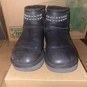 SWARVOSKI LEATHER UGGS Sz9